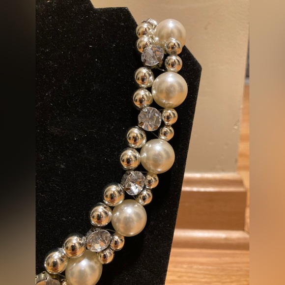 Faux Pearl And Rhinestone Necklace - Picture 4 of 5
